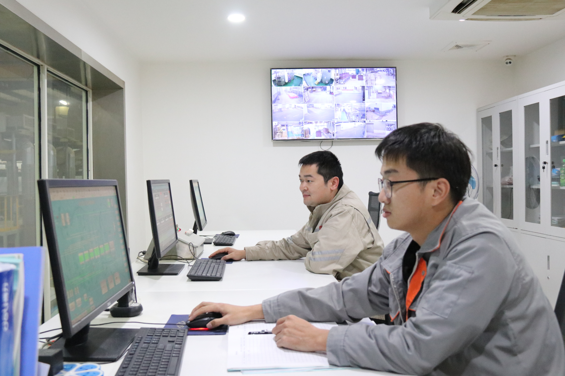 1663060905361058125.jpg 16630330446631853_1920x1280.jpg