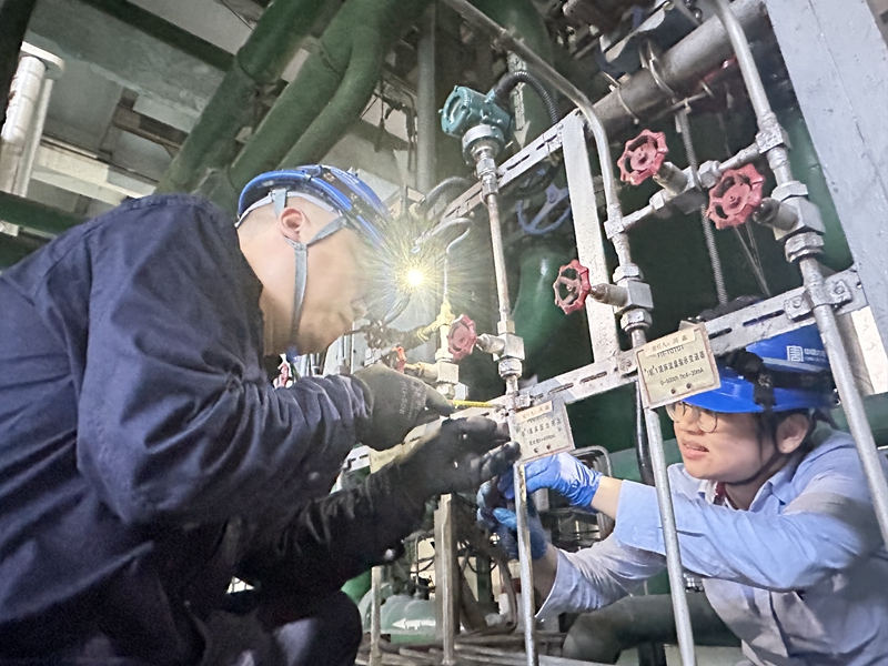 1697767634909026703.jpg 第一部分配图:加强设备治理确保运行稳定(雷欢摄)_副本.jpg